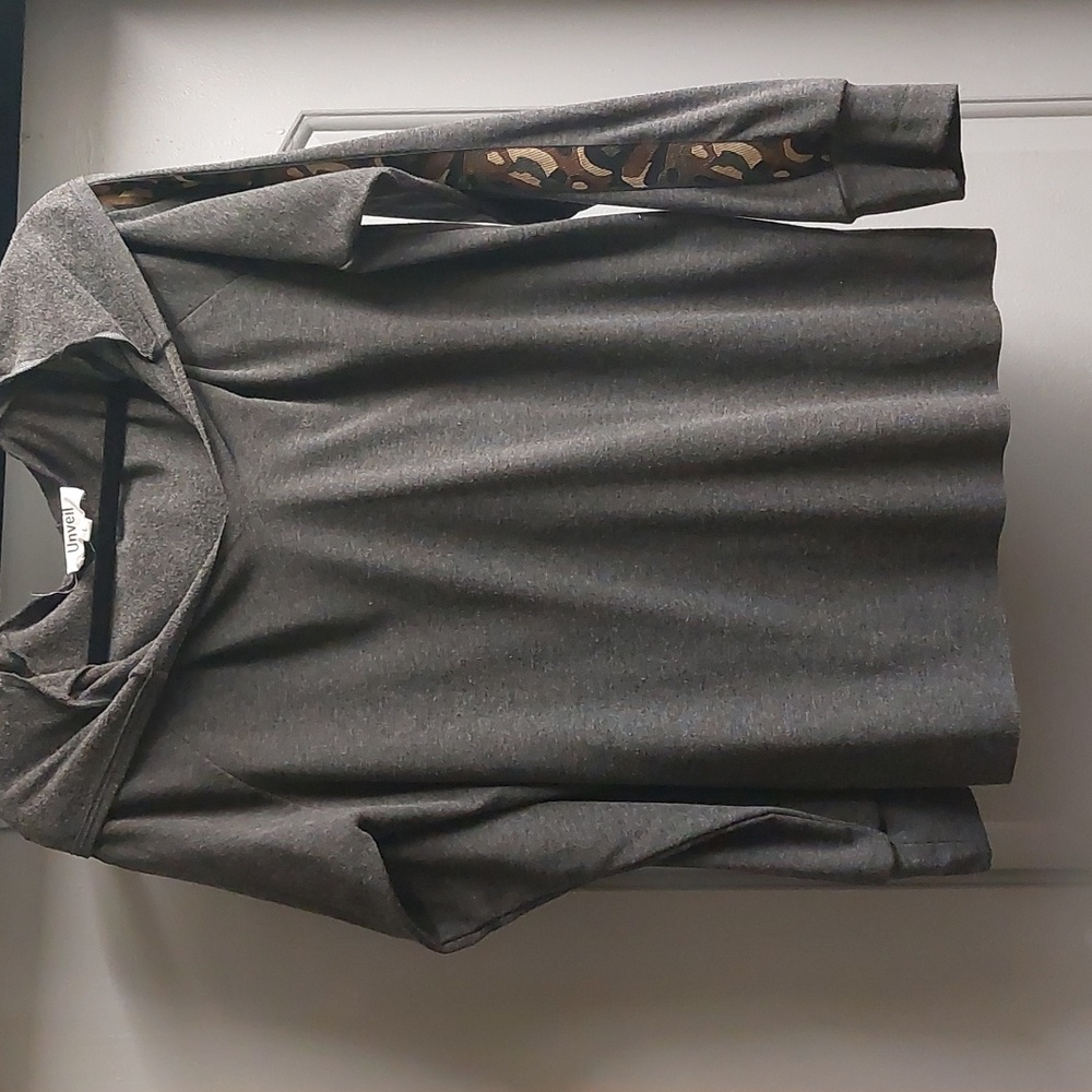 Fleece Gray and Camo top Sz Lg